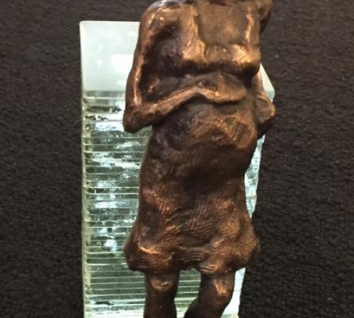 Marianne Lydom Schultz, skulptur i bronze og glas - &amp;quot;dreng eller pige&amp;quot; - højde:19 cm - pris: 6000 kr